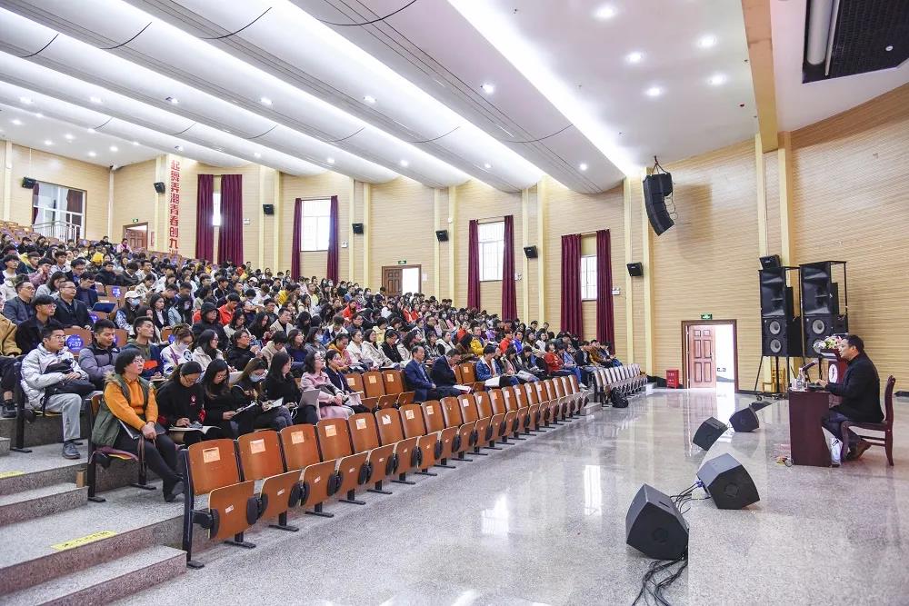 云南经济管理学院举行党的十九届五中全会精神宣讲会暨“万名党员进党校”集中培训3.jpg