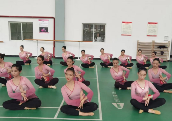学院动态|云南经济管理学院舞蹈专业课期末考试活动 第 5 张