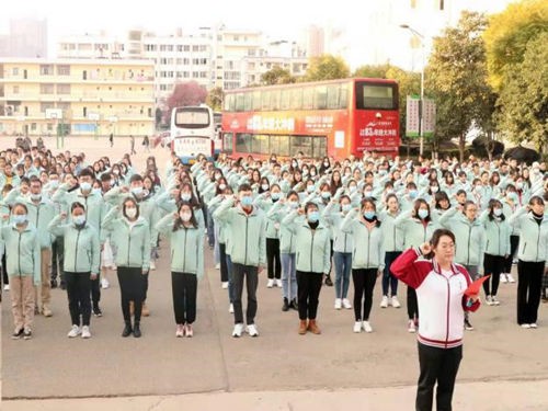 云南经济管理学院医学院2021年元旦节升旗仪式 第 4 张