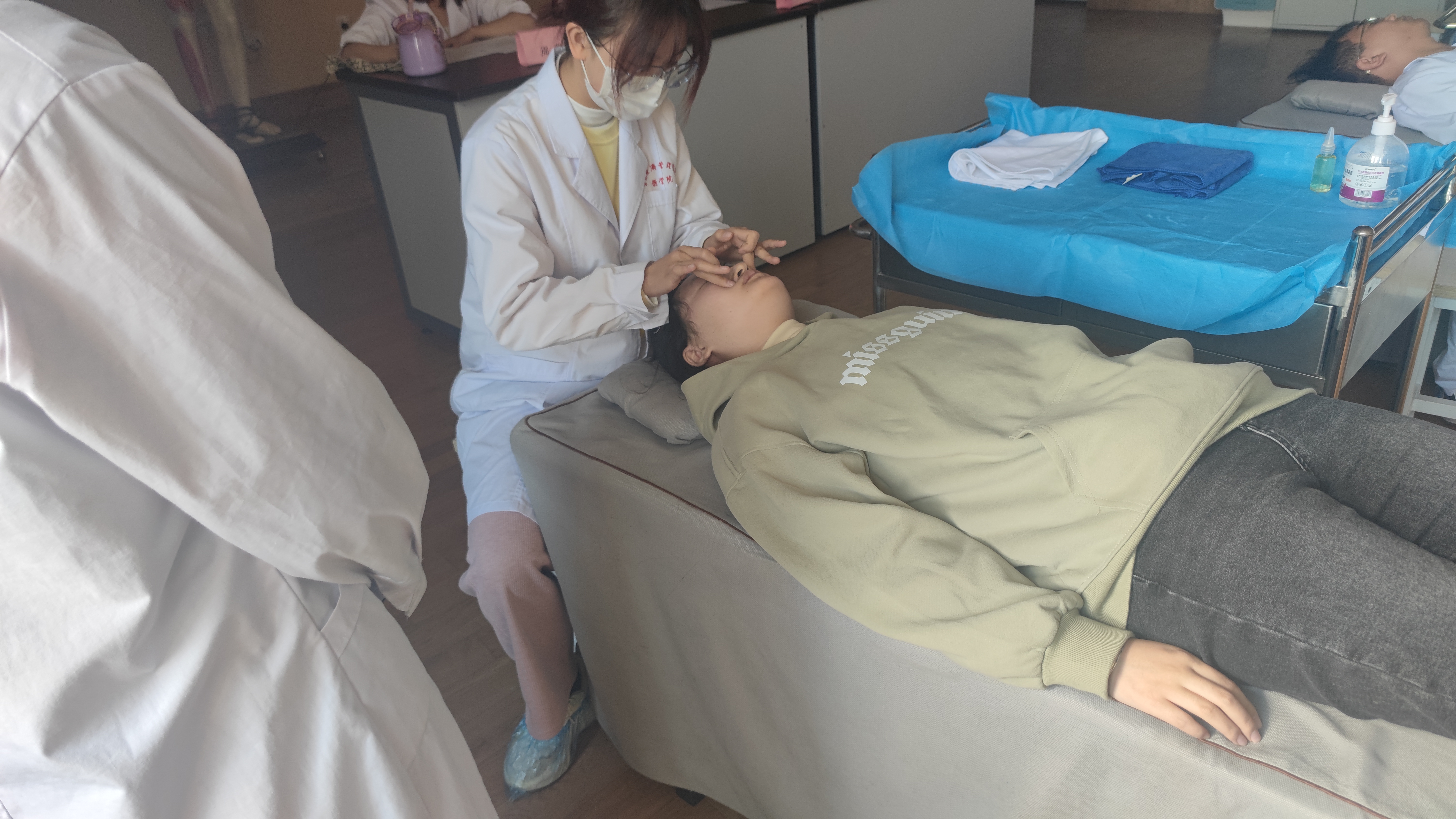 云南经济管理学院第十三届“翰文杯”推拿按摩 技能大赛圆满结束 第 3 张 云南经济管理学院第十三届“翰文杯”推拿按摩 技能大赛圆满结束 第 3 张