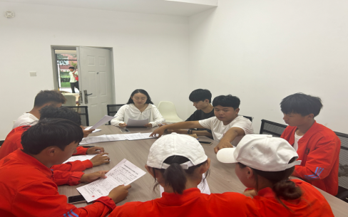 “工匠部落”学生社区:家庭贫困生帮扶指导与获奖学生事迹分享活动 “工匠部落”学生社区:家庭贫困生帮扶指导与获奖学生事迹分享活动