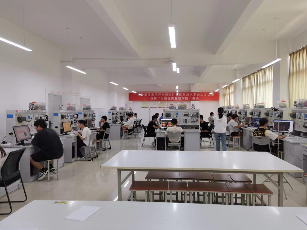 【学科竞赛】EDA新突破|我院学子斩获第十五届蓝桥杯EDA设计与开发大学组省奖36项!!! 第 5 张 【学科竞赛】EDA新突破|我院学子斩获第十五届蓝桥杯EDA设计与开发大学组省奖36项!!! 第 5 张