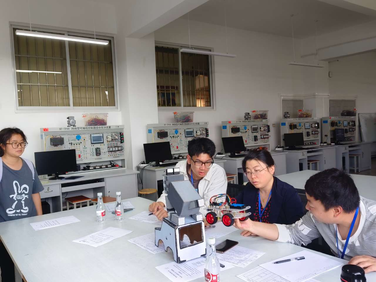 以赛促学|信息与智能工程学院 第二届“智创杯·寻迹探行小车”竞赛圆满落幕 第 5 张 以赛促学|信息与智能工程学院 第二届“智创杯·寻迹探行小车”竞赛圆满落幕 第 5 张