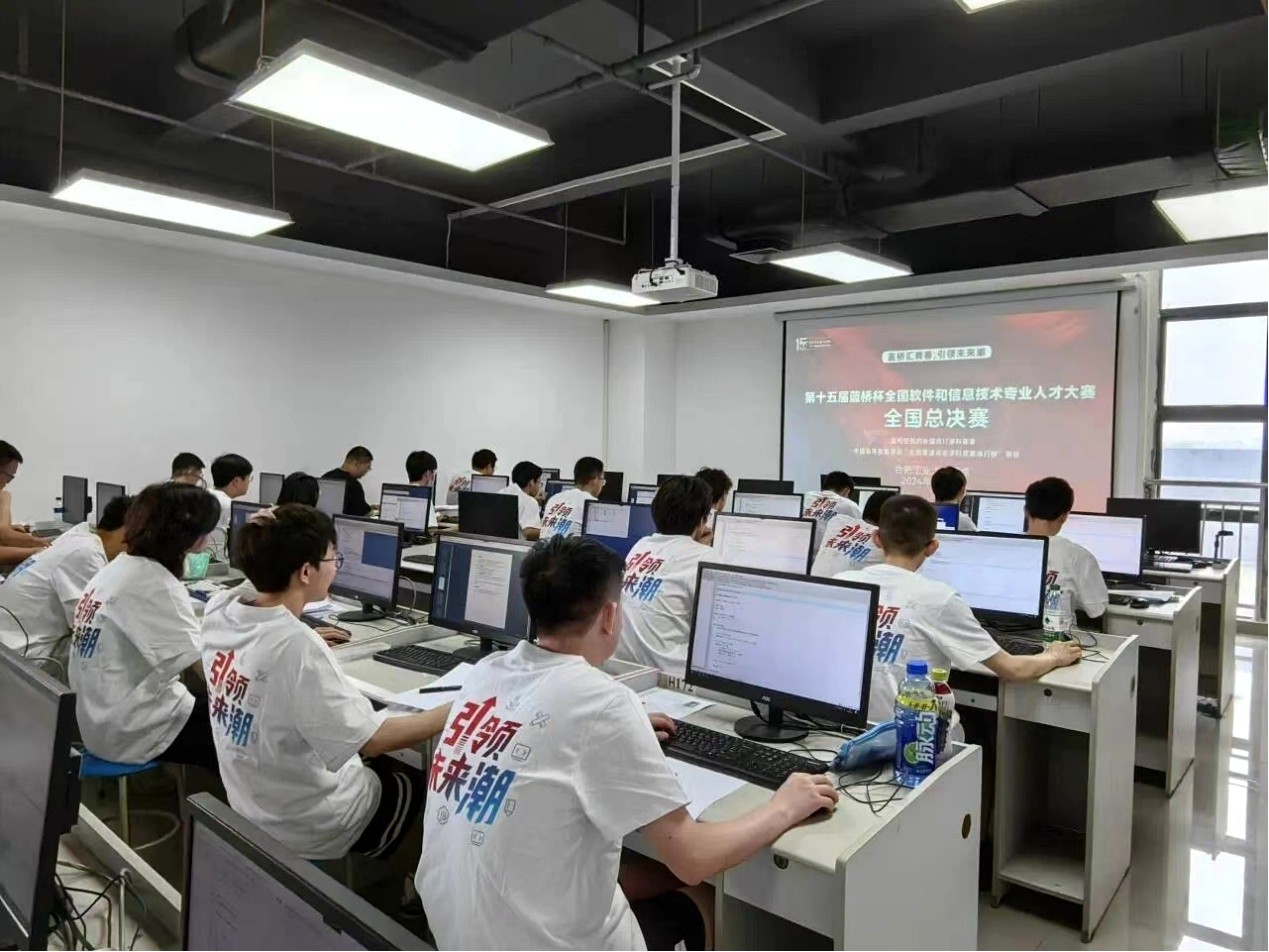 3--学生比赛现场.jpg 3--学生比赛现场.jpg