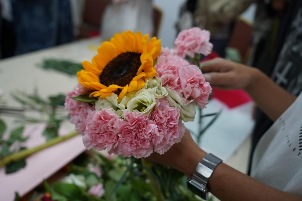 【团学活动】信智学院举办教师节扎花活动,以美育与德育共促师生情深 第 3 张 【团学活动】信智学院举办教师节扎花活动,以美育与德育共促师生情深 第 3 张