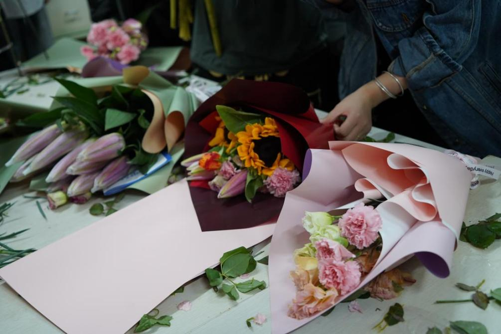 【团学活动】信智学院举办教师节扎花活动,以美育与德育共促师生情深 第 4 张 【团学活动】信智学院举办教师节扎花活动,以美育与德育共促师生情深 第 4 张