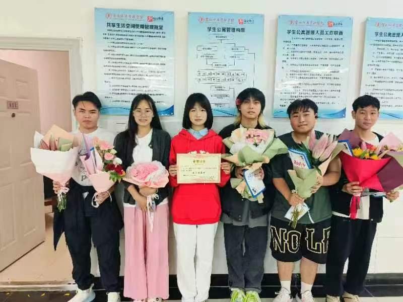 【团学活动】信智学院举办教师节扎花活动,以美育与德育共促师生情深 第 6 张 【团学活动】信智学院举办教师节扎花活动,以美育与德育共促师生情深 第 6 张