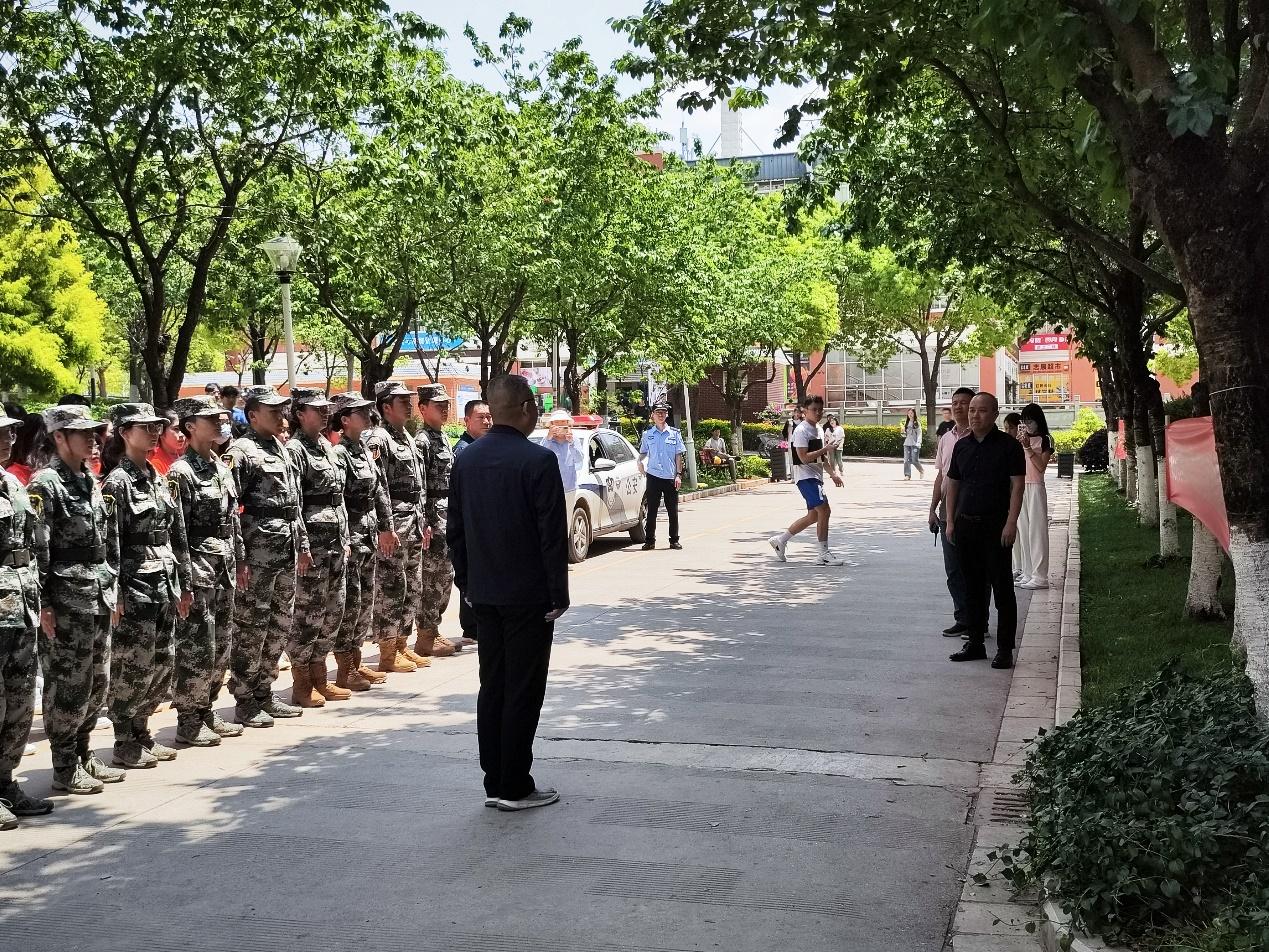 一站式学生社区|以“演”筑防 以“练”为战:财会金融学院举行防震防火应急逃生疏散演练 第 6 张 一站式学生社区|以“演”筑防 以“练”为战:财会金融学院举行防震防火应急逃生疏散演练 第 6 张