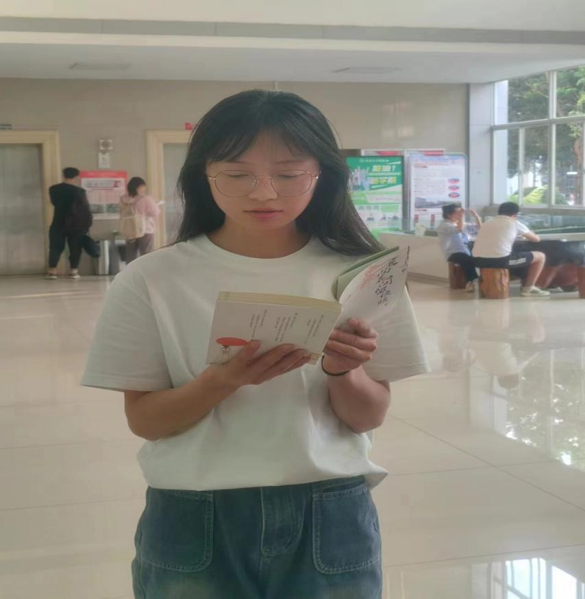 读书角——医学院学生会学术研习部开展读书交流会 第 3 张