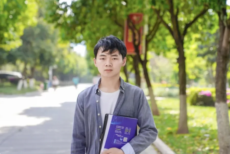 【党建引领】榜样力量,先锋领航——信智学院第三党支部优秀共产党员(学生)风采展示 第 1 张 【党建引领】榜样力量,先锋领航——信智学院第三党支部优秀共产党员(学生)风采展示 第 1 张