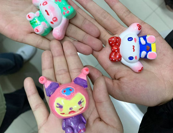 一站式学生社区 | “巧绘心语，石膏焕彩”—财会金融学院智慧社区开展石膏娃娃DIY涂鸦活动 第 9 张