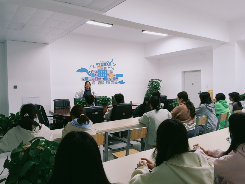 一站式学生社区 | 财会金融学院智慧社区开展“樱韵芳华,美好留存”压花书签制作 第 4 张 一站式学生社区 | 财会金融学院智慧社区开展“樱韵芳华,美好留存”压花书签制作 第 4 张