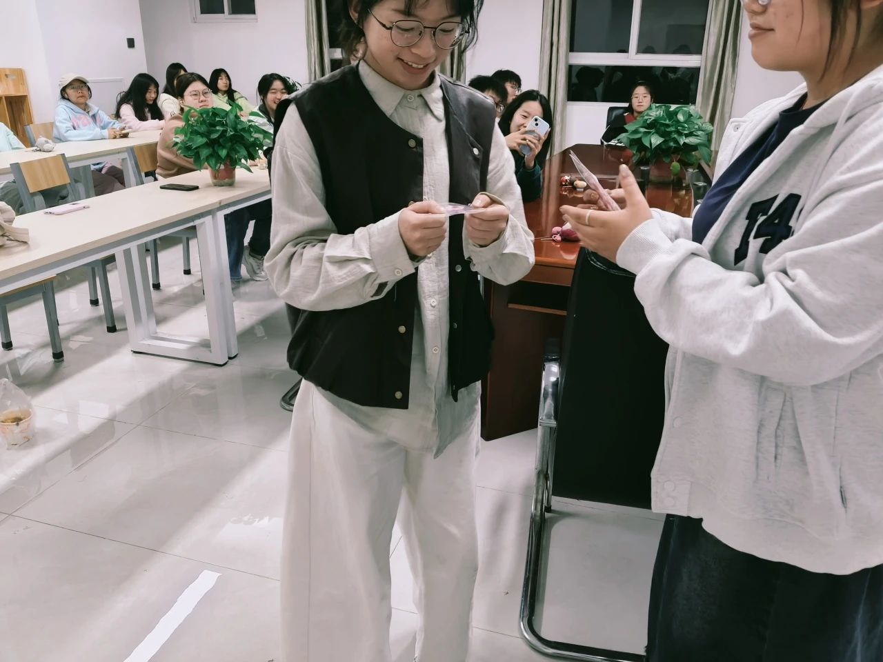 一站式学生社区 | 财会金融学院智慧社区开展“樱韵芳华,美好留存”压花书签制作 第 2 张 一站式学生社区 | 财会金融学院智慧社区开展“樱韵芳华,美好留存”压花书签制作 第 2 张