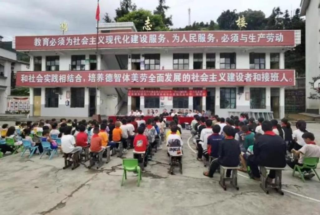 10.15-1赴麻栗坡老山圣地.jpg
