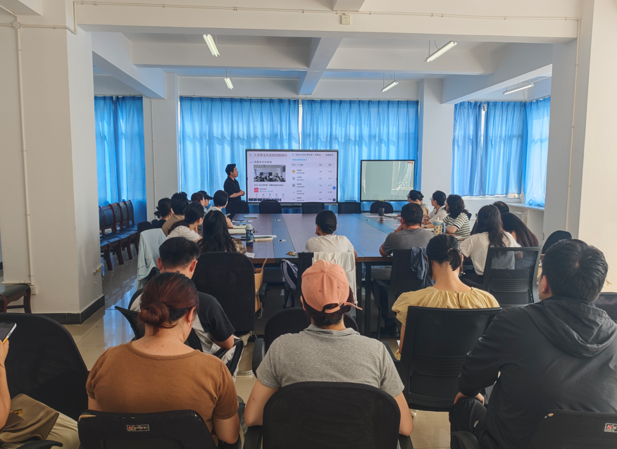 医学院召开2025年实验、实习及毕业论文（综述）总结会 第 3 张