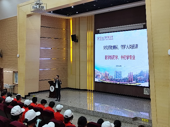 筑梦医药新时代，培育卓越接班人 ——云南经济管理学院医学院2025级药学、中药学专业新生入学教育专业宣讲会成功举行 第 8 张