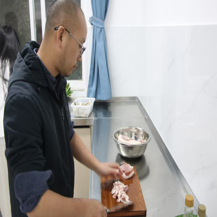 暖冬赠被传温情,火锅共煮聚人心——云南经济管理学院医学院暖冬关爱行动圆满落幕 第 7 张 暖冬赠被传温情,火锅共煮聚人心——云南经济管理学院医学院暖冬关爱行动圆满落幕 第 7 张