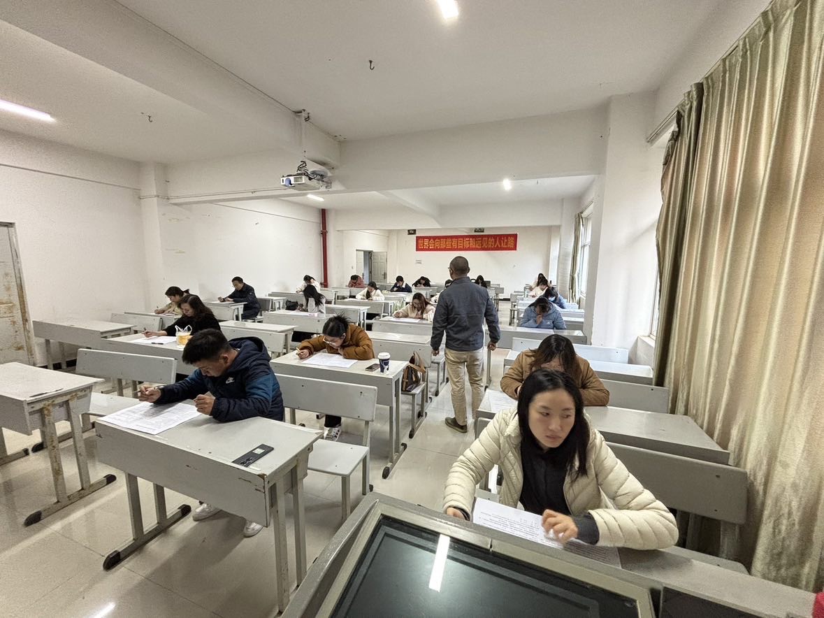 以赛促学强本领 锤炼初心担使命——云南经济管理学院医学院第八届辅导员素质能力大赛圆满落幕 第 2 张 以赛促学强本领 锤炼初心担使命——云南经济管理学院医学院第八届辅导员素质能力大赛圆满落幕 第 2 张