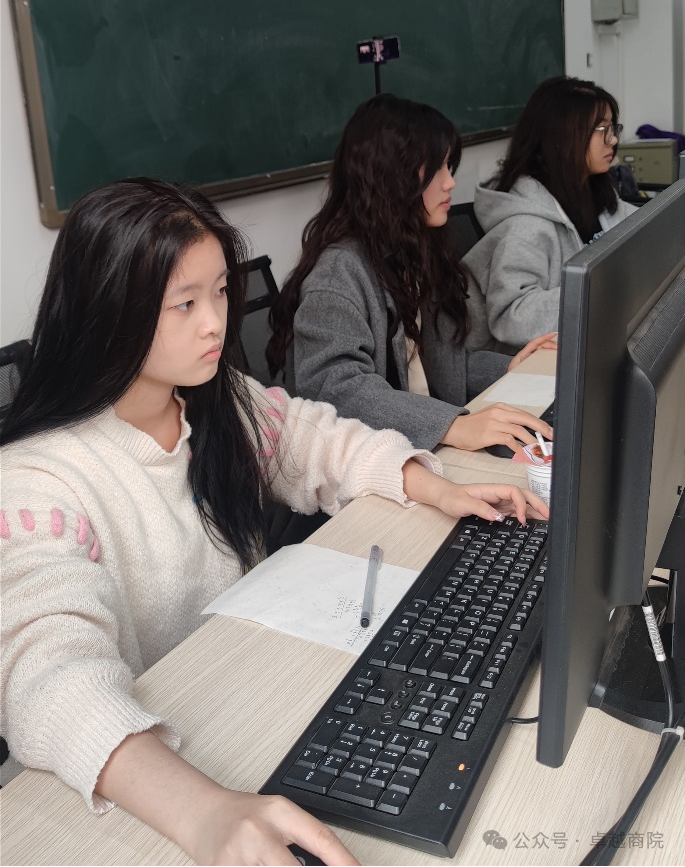 翰文杯点亮跨境电商梦想 ——第十四届“翰文杯”学科专业竞赛暨2024年跨境电子商务综合能力大赛成功举办 第 3 张