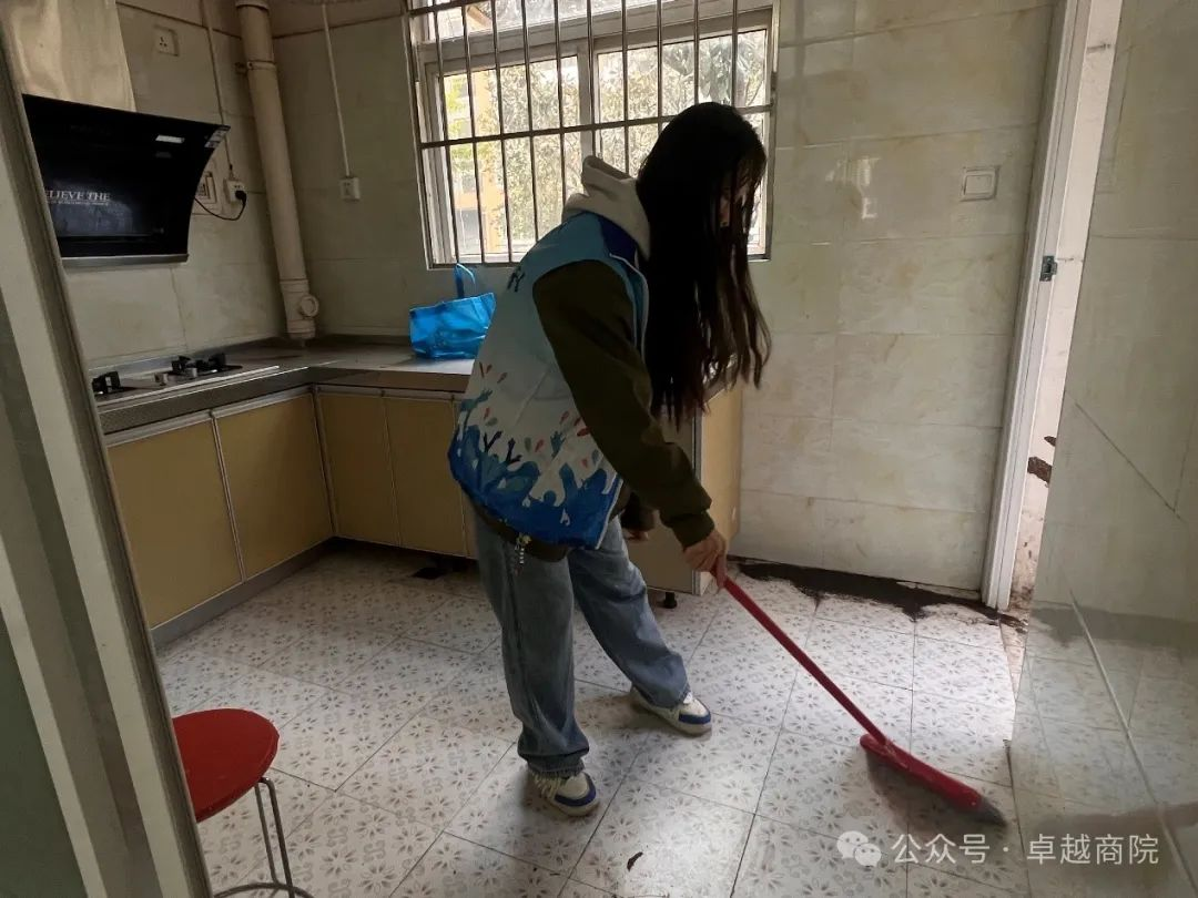 23本科法学卓越一班团支部参与宁泊社区“公益日”活动 第 5 张 23本科法学卓越一班团支部参与宁泊社区“公益日”活动 第 5 张