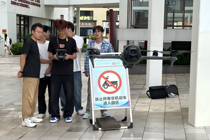 从理论到实操  校企携手为网媒学子插上无人机 “翅膀” 第 3 张