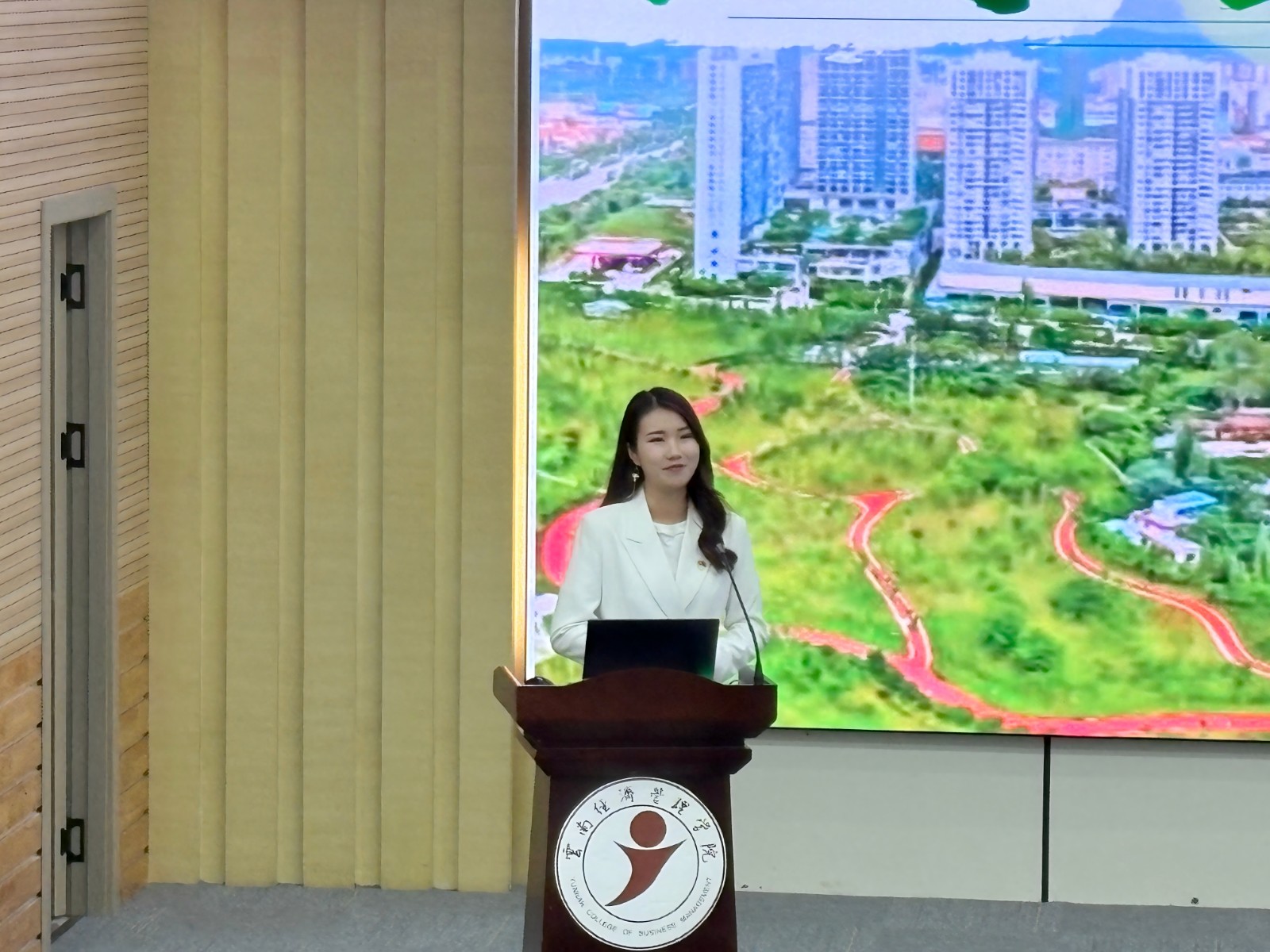 图片4.jpg 图片4.jpg
