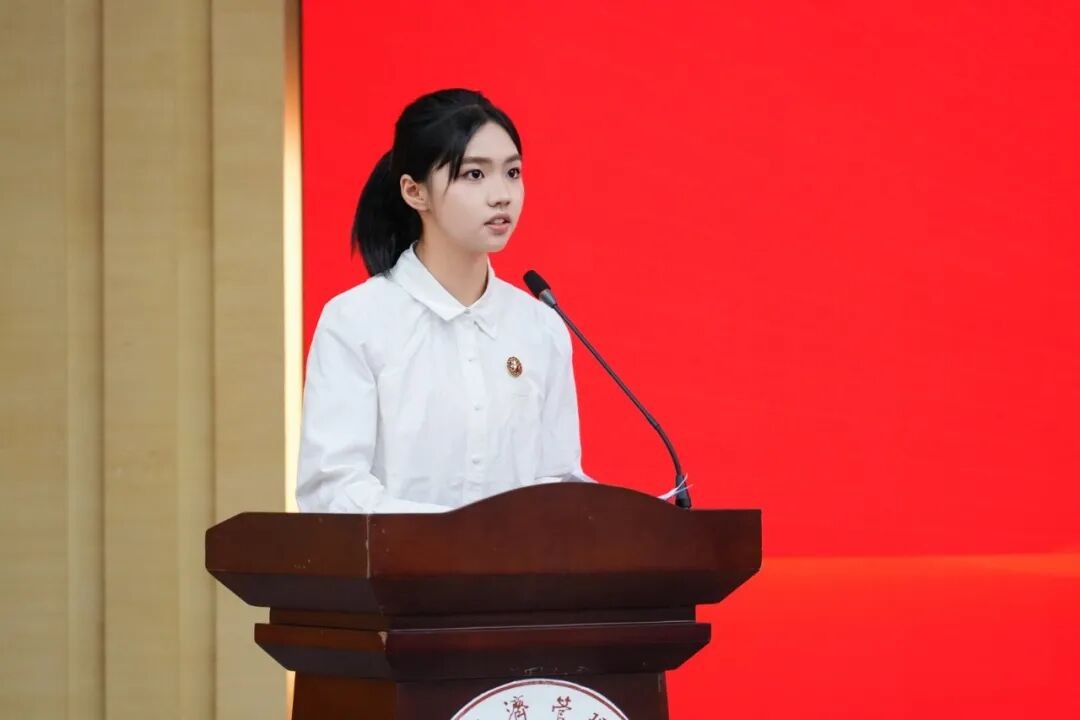 云南经济管理学院举行第42个教师节暨表彰大会 第 5 张 云南经济管理学院举行第42个教师节暨表彰大会 第 5 张