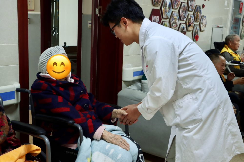 青春护夕阳,实践暖人心——云经管护理学子赴安宁市中医院开展老年护理见习活动 第 8 张 青春护夕阳,实践暖人心——云经管护理学子赴安宁市中医院开展老年护理见习活动 第 8 张