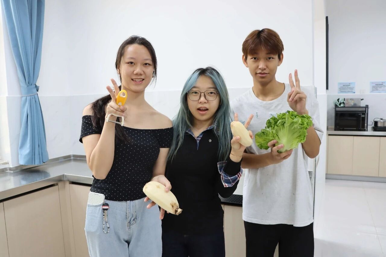 月满经管寄乡愁，情暖杏林伴韶华 ｜医学院举办中秋留校学子暖心茶话餐叙会 第 7 张
